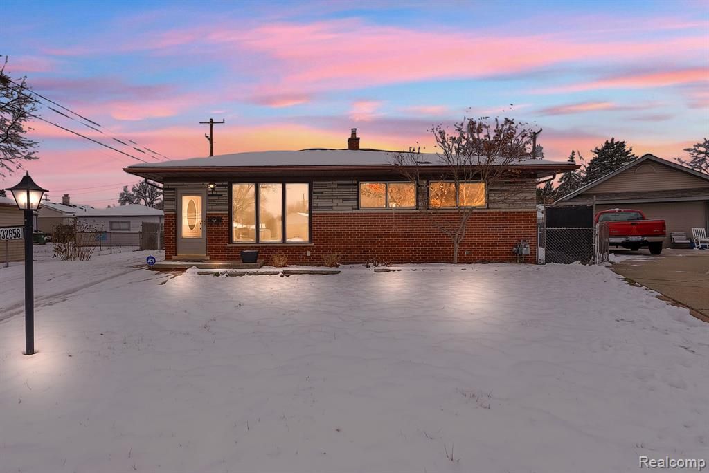 32658 Kathryn Street, Garden City, MI 48135