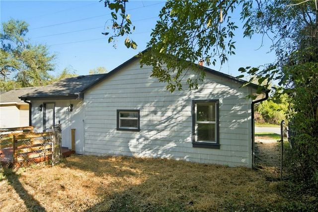 15023 E Truman Road, Independence, MO 64050