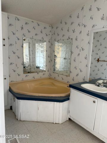 4530 W Jericho Drive, Willcox, AZ 85643