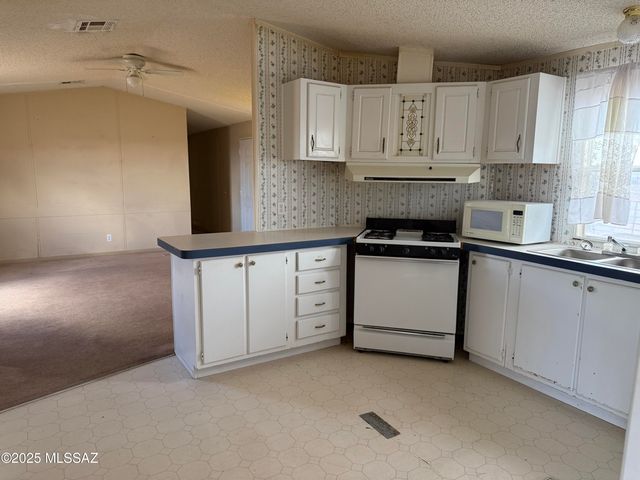 4530 W Jericho Drive, Willcox, AZ 85643