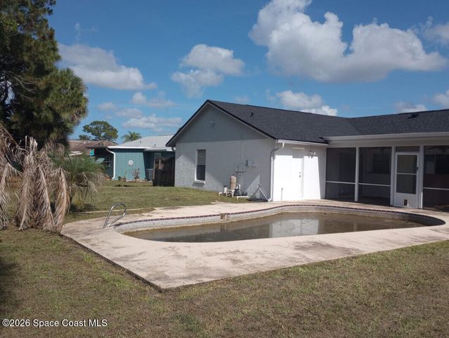 1073 Banks Street NW, Palm Bay, FL 32907