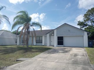1073 Banks Street NW, Palm Bay, FL 32907