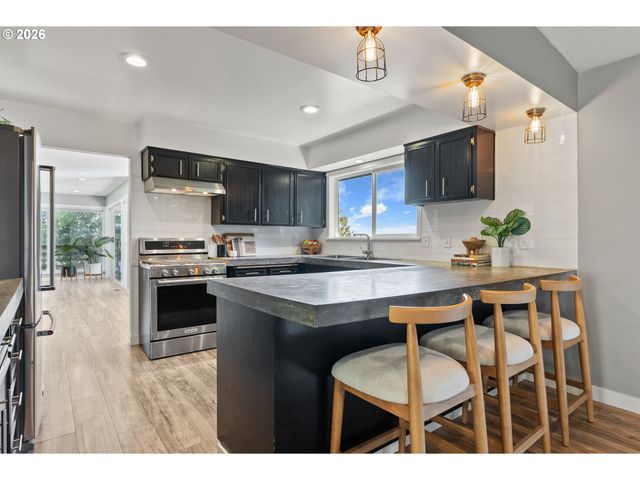 10951 Se VALLEY VIEW Ter, Happy Valley, OR 97086