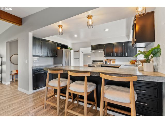 10951 Se VALLEY VIEW Ter, Happy Valley, OR 97086