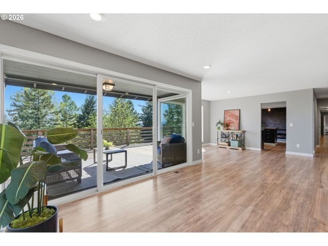 10951 Se VALLEY VIEW Ter, Happy Valley, OR 97086