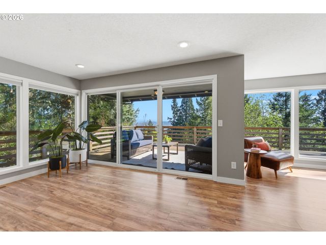 10951 Se VALLEY VIEW Ter, Happy Valley, OR 97086