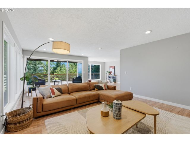 10951 Se VALLEY VIEW Ter, Happy Valley, OR 97086