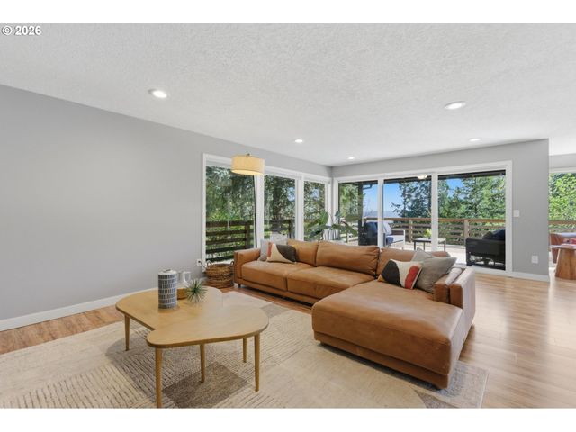 10951 Se VALLEY VIEW Ter, Happy Valley, OR 97086