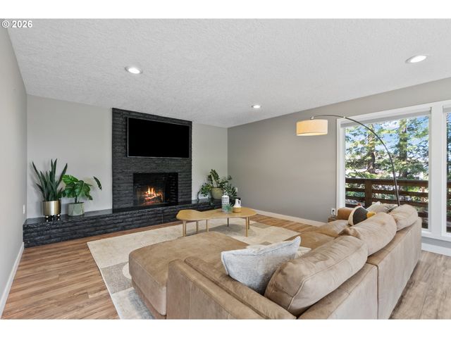 10951 Se VALLEY VIEW Ter, Happy Valley, OR 97086