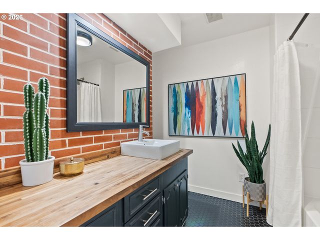 10951 Se VALLEY VIEW Ter, Happy Valley, OR 97086