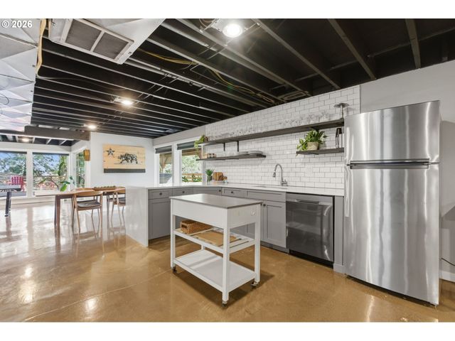 10951 Se VALLEY VIEW Ter, Happy Valley, OR 97086