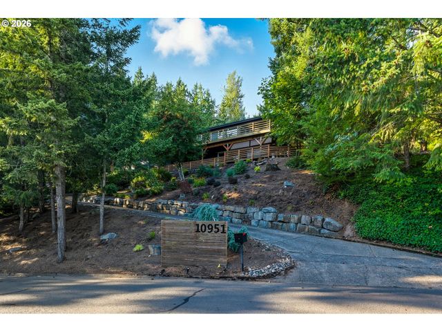 10951 Se VALLEY VIEW Ter, Happy Valley, OR 97086