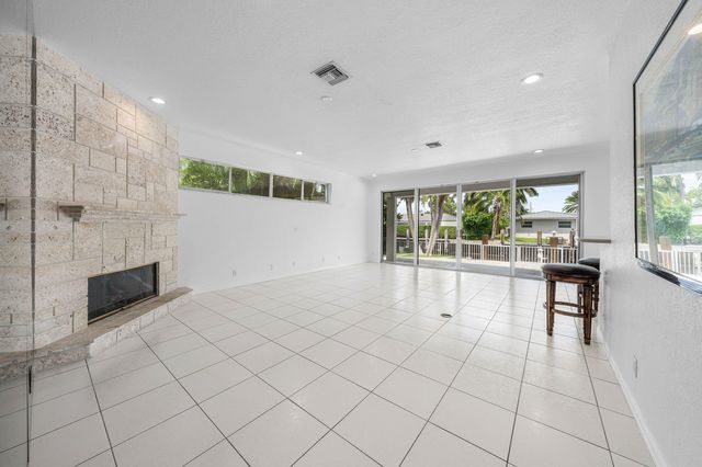 807 Coventry Street, Boca Raton, FL 33487