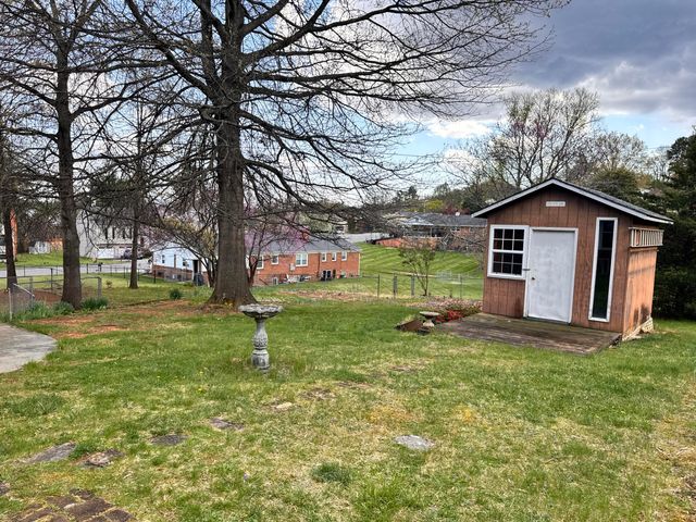 5712 Littlehorn DR, Roanoke, VA 24018