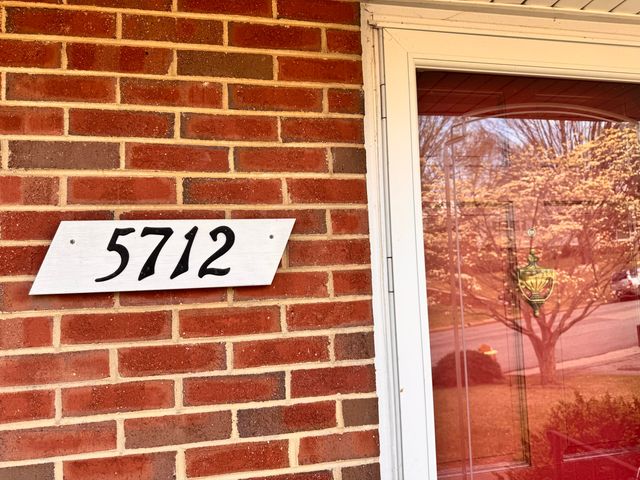 5712 Littlehorn DR, Roanoke, VA 24018