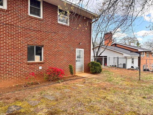 5712 Littlehorn DR, Roanoke, VA 24018