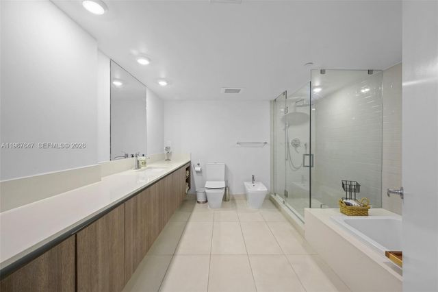 1025 92nd St 406, Bay Harbor Islands, FL 33154