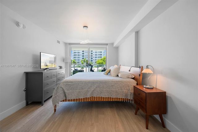 1025 92nd St 406, Bay Harbor Islands, FL 33154