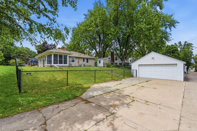 3426 Zenith Avenue N, Robbinsdale, MN 55422