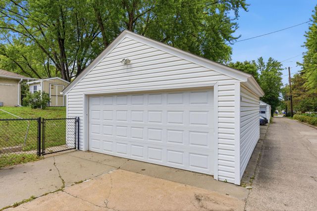 3426 Zenith Avenue N, Robbinsdale, MN 55422