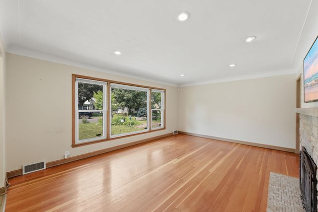 3426 Zenith Avenue N, Robbinsdale, MN 55422
