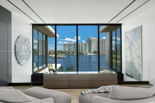 217 E Rivo Alto Dr, Miami Beach, FL 33139