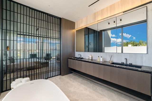 217 E Rivo Alto Dr, Miami Beach, FL 33139