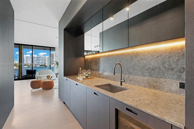 217 E Rivo Alto Dr, Miami Beach, FL 33139