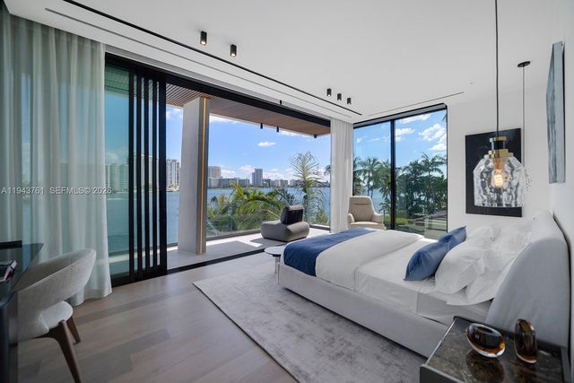 217 E Rivo Alto Dr, Miami Beach, FL 33139