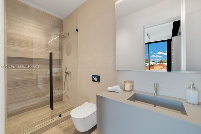 217 E Rivo Alto Dr, Miami Beach, FL 33139