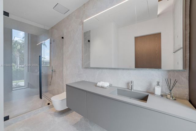 217 E Rivo Alto Dr, Miami Beach, FL 33139