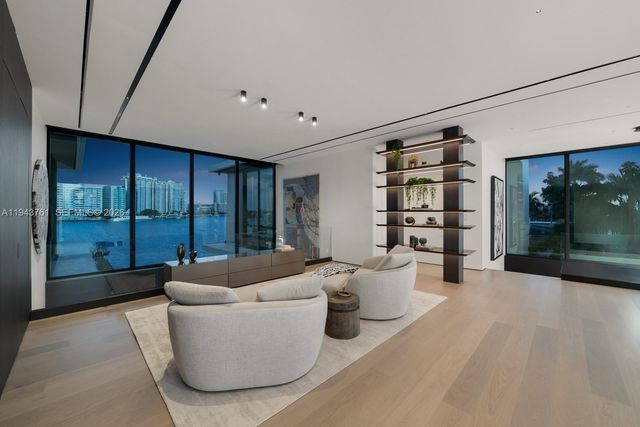 217 E Rivo Alto Dr, Miami Beach, FL 33139