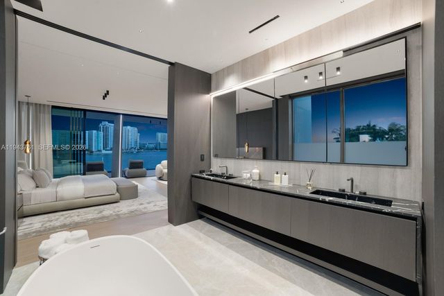 217 E Rivo Alto Dr, Miami Beach, FL 33139