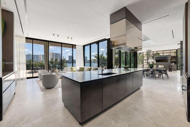 217 E Rivo Alto Dr, Miami Beach, FL 33139