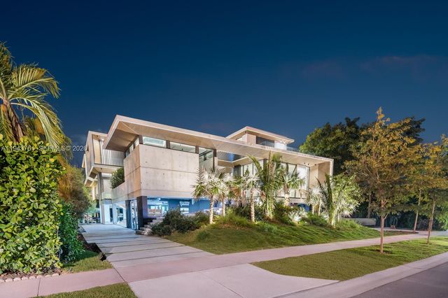 217 E Rivo Alto Dr, Miami Beach, FL 33139