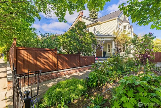 806 15th Avenue E, Seattle, WA 98112