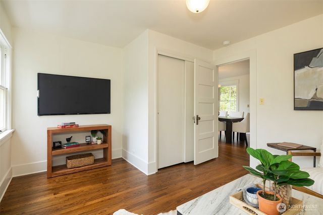 806 15th Avenue E, Seattle, WA 98112