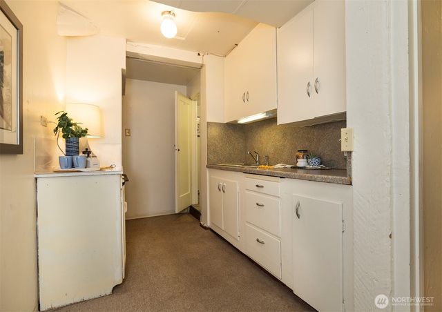 806 15th Avenue E, Seattle, WA 98112