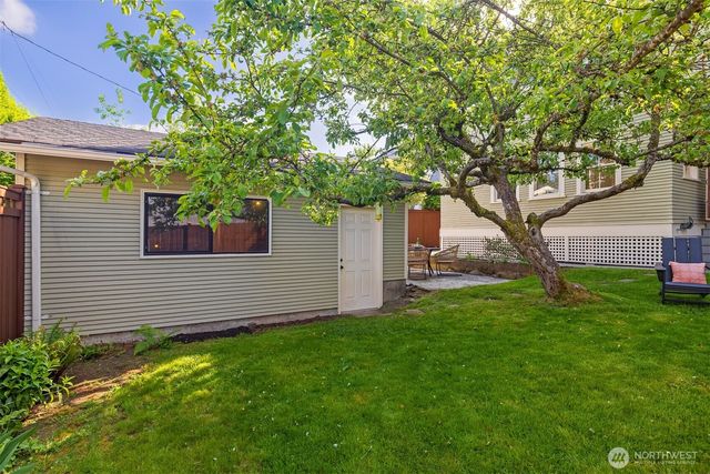 806 15th Avenue E, Seattle, WA 98112