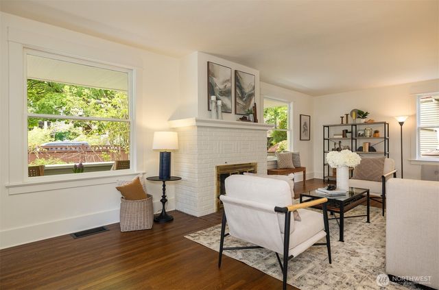 806 15th Avenue E, Seattle, WA 98112