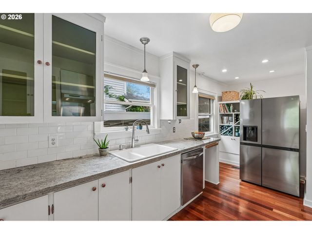 334 Ne 71ST Ave, Portland, OR 97213