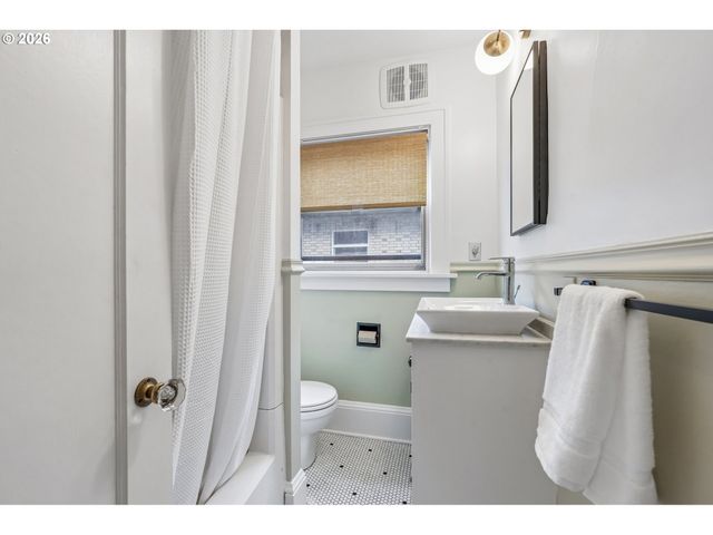 334 Ne 71ST Ave, Portland, OR 97213