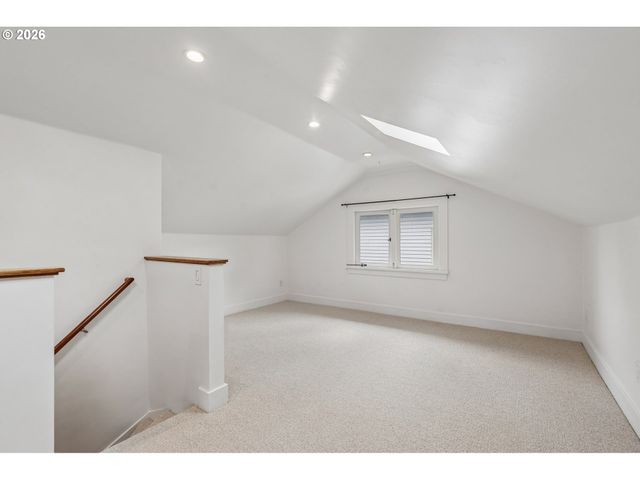 334 Ne 71ST Ave, Portland, OR 97213