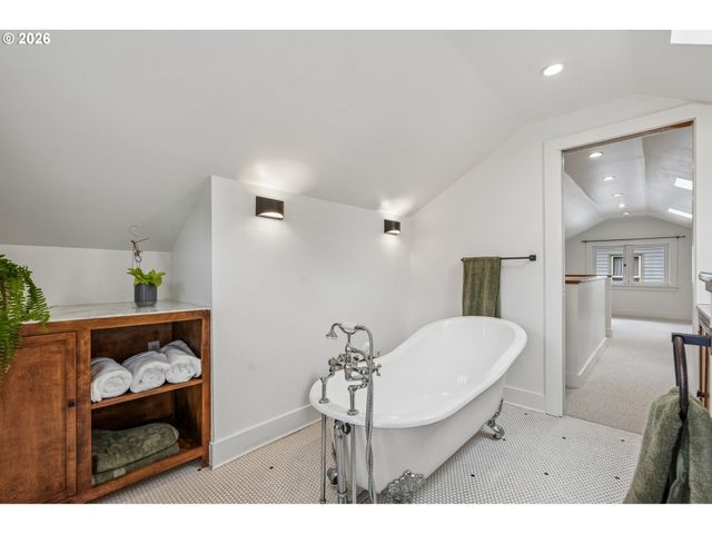 334 Ne 71ST Ave, Portland, OR 97213