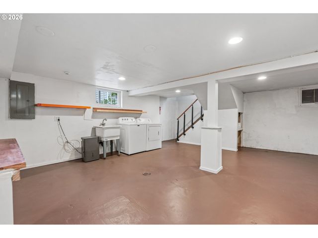 334 Ne 71ST Ave, Portland, OR 97213