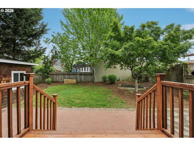 334 Ne 71ST Ave, Portland, OR 97213