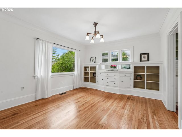 334 Ne 71ST Ave, Portland, OR 97213