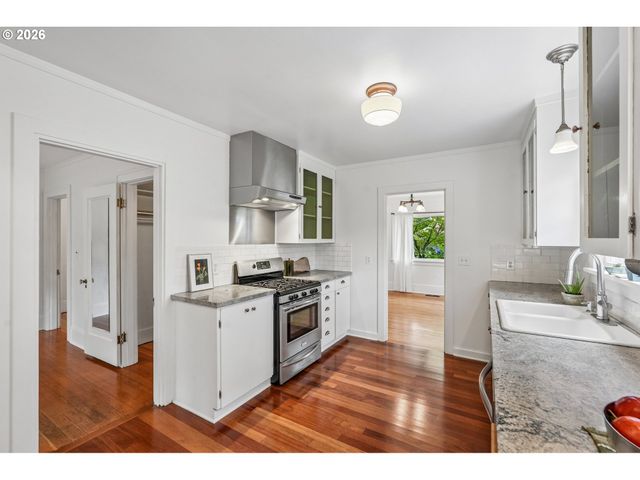 334 Ne 71ST Ave, Portland, OR 97213
