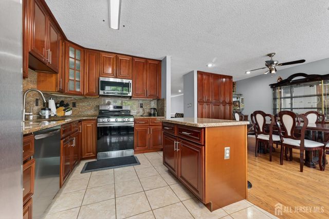 13 Diaz Court, Franklin Twsp, NJ 08823