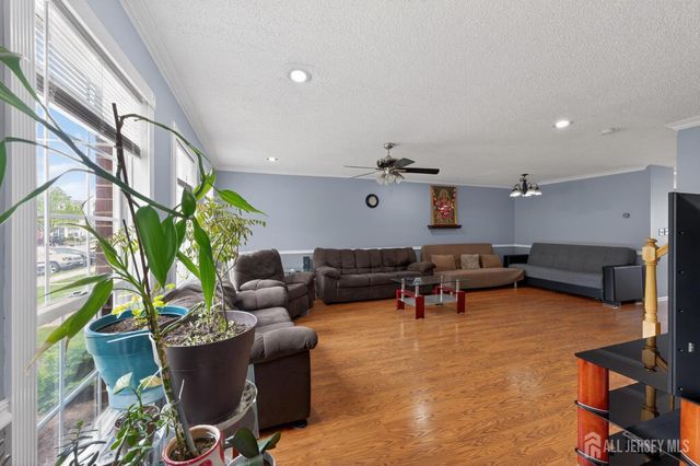 13 Diaz Court, Franklin Twsp, NJ 08823